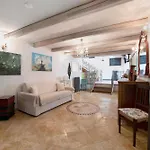 Casa Gocce Di Cristallo Bed & Breakfast 3*
